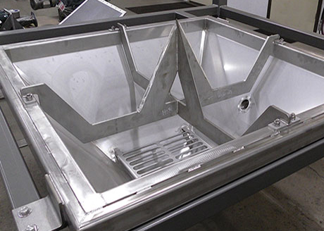 Bulk bag unloader with a big bin split into 4 subsections