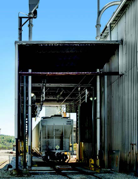 Carry and return sides of conveyor on either side of pit. | Hapman.com