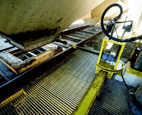 Railcar interface seals the discharge of the railcar | Hapman.com